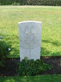 Heliopolis War Cemetery - Simon Eze, 